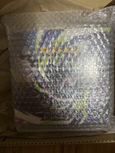 みんなのトレカでなにかのパック30パックを発送依頼して届いたBOX